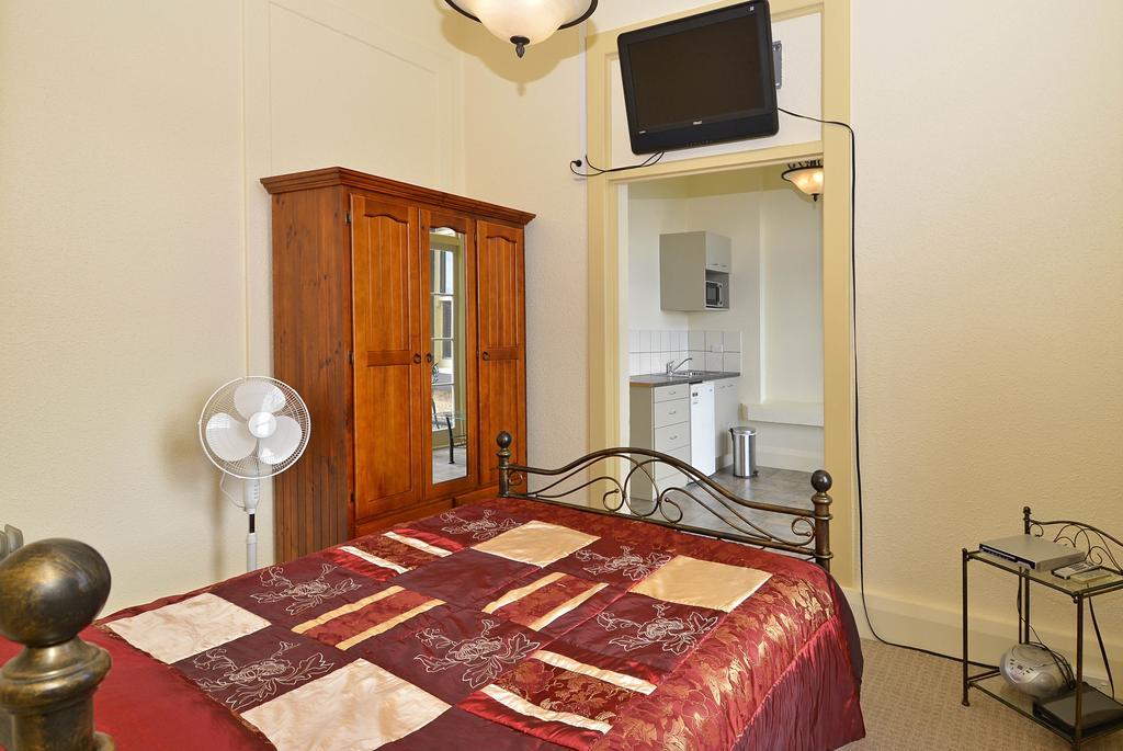 Manor Views Nz Hotel Huntly Exterior photo