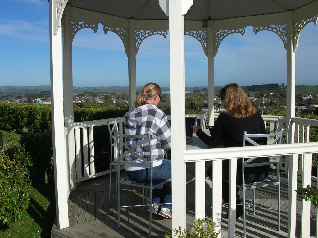 Manor Views Nz Hotel Huntly Room photo