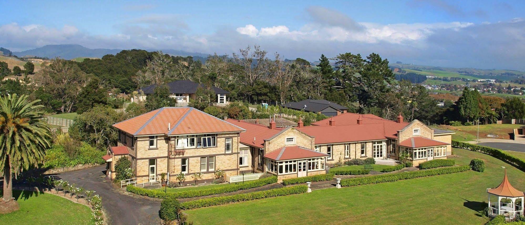 Manor Views Nz Hotel Huntly Exterior photo