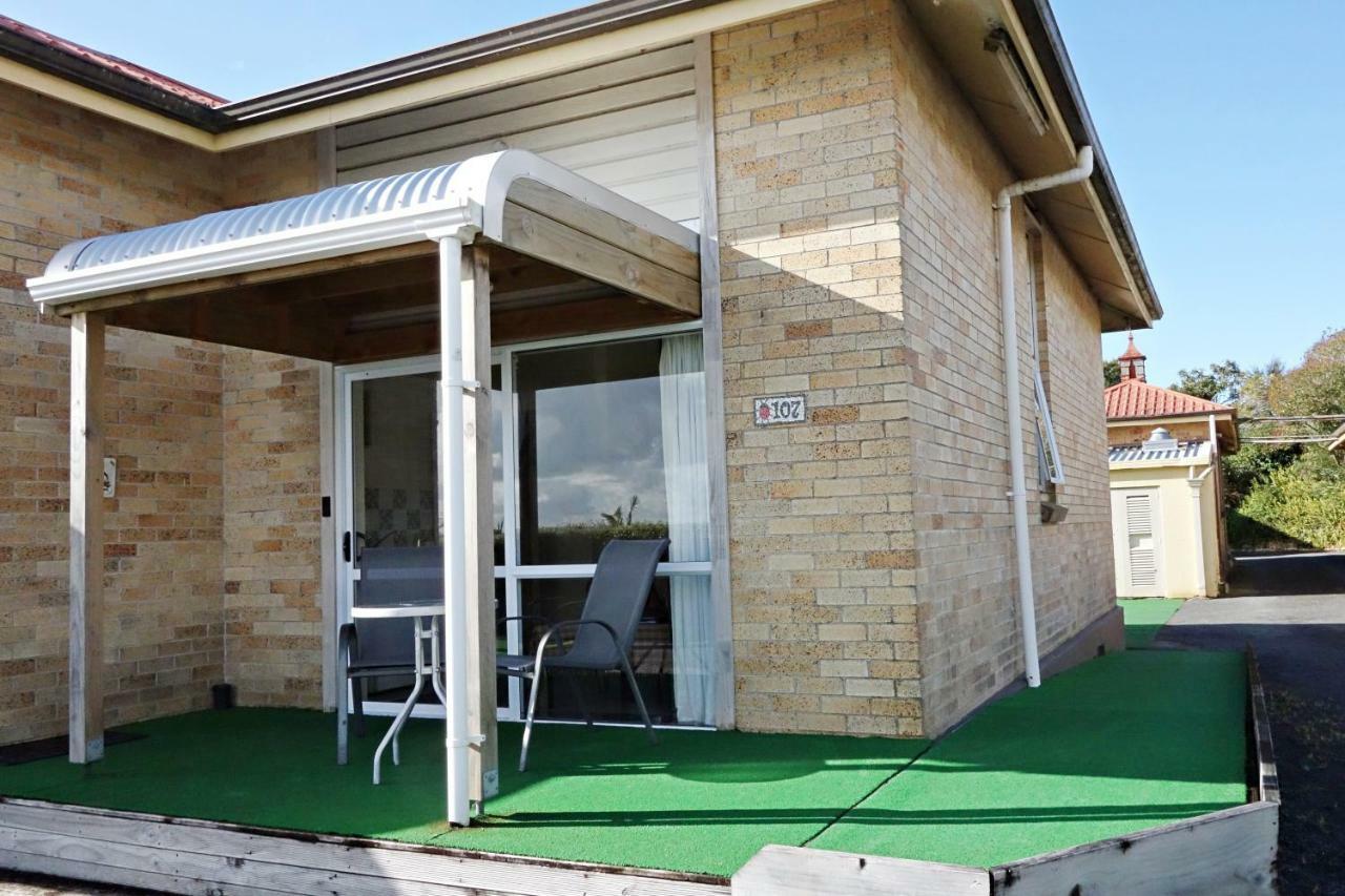 Manor Views Nz Hotel Huntly Exterior photo