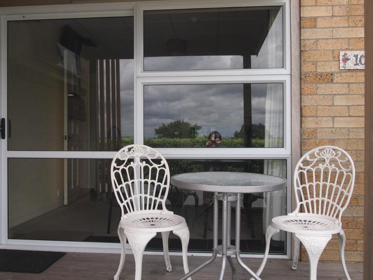 Manor Views Nz Hotel Huntly Exterior photo
