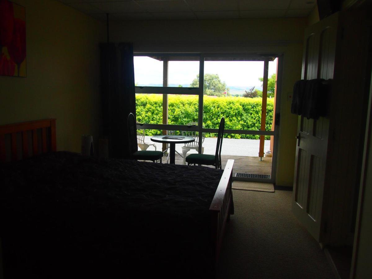 Manor Views Nz Hotel Huntly Exterior photo