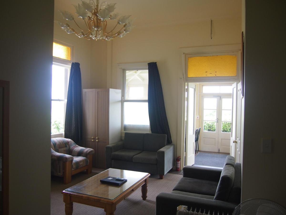 Manor Views Nz Hotel Huntly Exterior photo