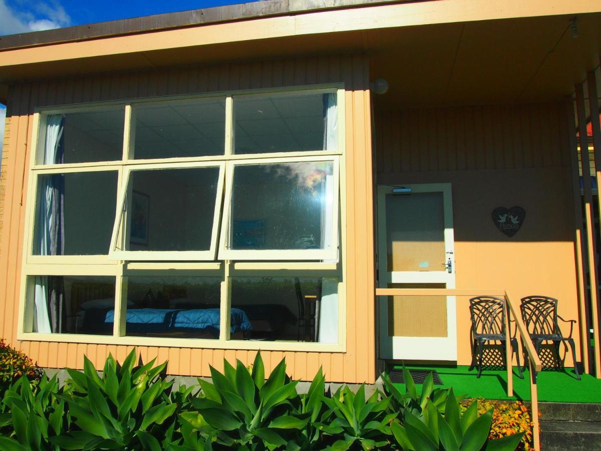 Manor Views Nz Hotel Huntly Exterior photo